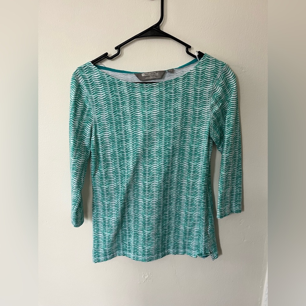 Green patterned 3/4 length sleeve